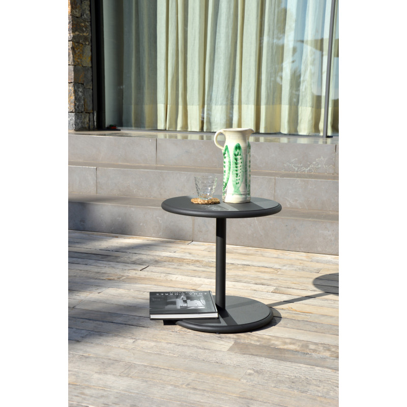 Table basse en aluminium Ø 45 x 44 cm Table basse en aluminium Ø 45 x 44 cm