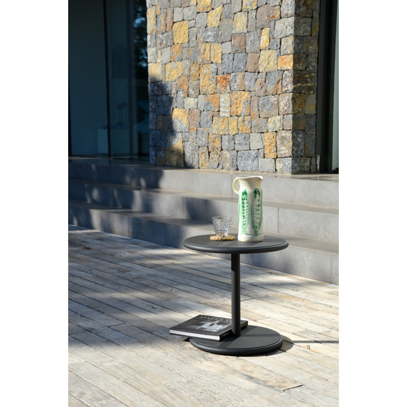 Table basse en aluminium Ø 45 x 44 cm Table basse en aluminium Ø 45 x 44 cm