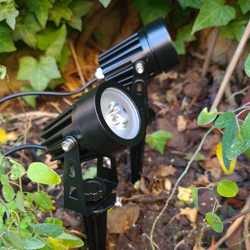 Lot de 2 projecteurs solaires LED avec panneau XANLITE Lot de 2 projecteurs solaires LED avec panneau XANLITE