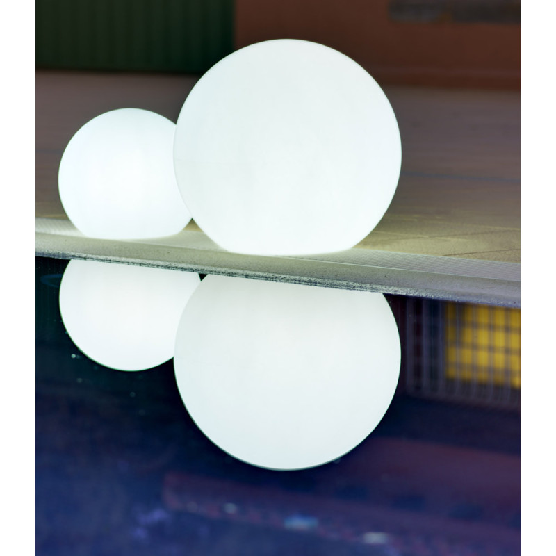 Boule lumineuse solaire Buly LED USB 1 W Ø 60 cm NEWGARDEN Boule lumineuse solaire Buly LED USB 1 W Ø 60 cm NEWGARDEN