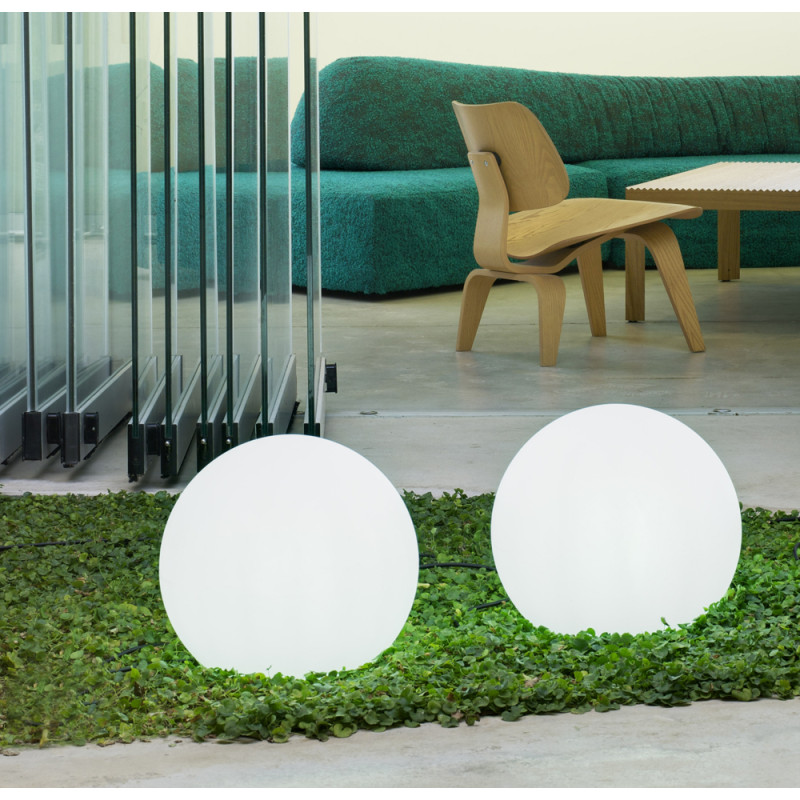 Boule LED Buly Ø 40cm – Éclairage Extérieur | NEWGARDEN
 Boule LED Buly Ø 40cm – Éclairage Extérieur | NEWGARDEN
