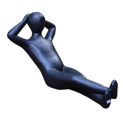 Statue d'homme couché en terrazzo noir 80 cm pour jardin | POTTERIE