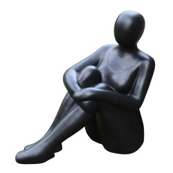 Statue Femme Assise Terrazzo Noir – Déco Jardin Élégante | POTTERIE