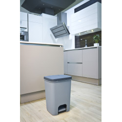 Poubelle à pédale Essentials gris clair et anthracite 40 L CURVER Poubelle à pédale Essentials gris clair et anthracite 40 L CURVER