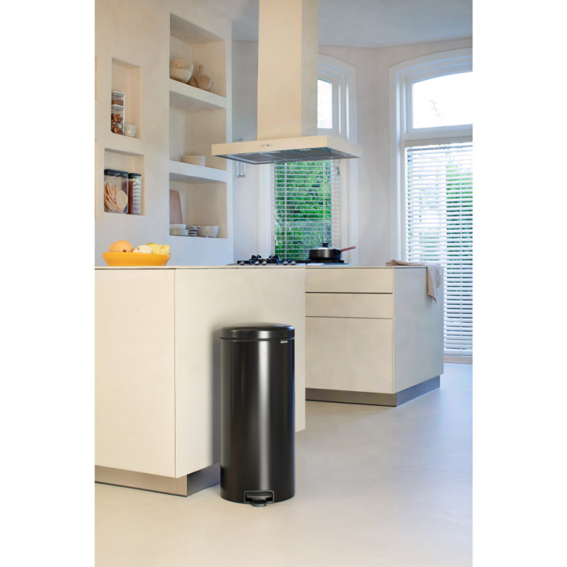 Poubelle à pédale NewIcon noire 30 L BRABANTIA Poubelle à pédale NewIcon noire 30 L BRABANTIA