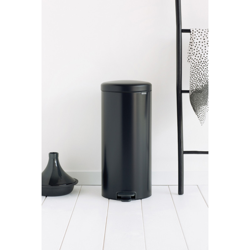 Poubelle à pédale NewIcon noire 30 L BRABANTIA Poubelle à pédale NewIcon noire 30 L BRABANTIA