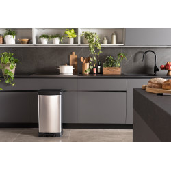 Poubelle à pédale Decobin argent métallique et noir 50 L CURVER