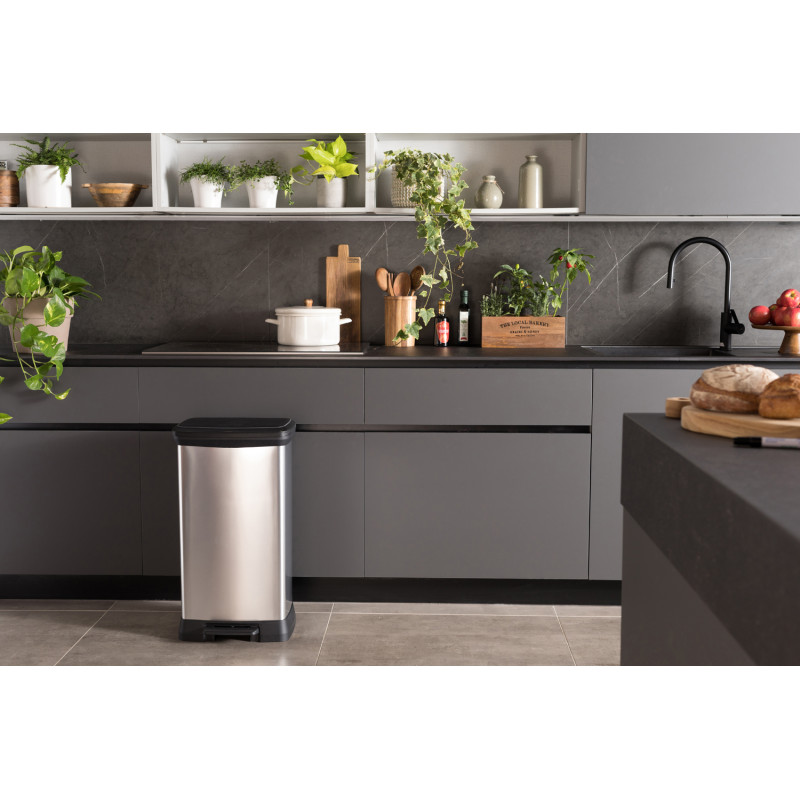 Poubelle à pédale Decobin argent métallique et noir 50 L CURVER