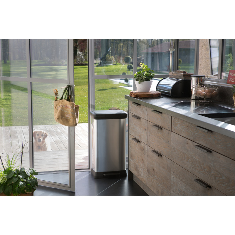 Poubelle à pédale Decobin argent métallique et noir 50 L CURVER