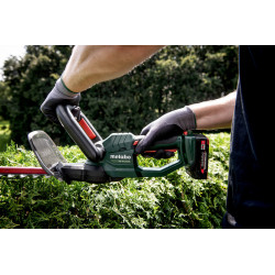 Taille-haie sur batterie HS 18 LTX 55 18 V 2 x 2 Ah METABO