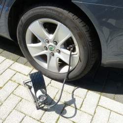 Pompe à pied simple cylindre CARPOINT – Gonflage rapide
 Pompe à pied simple cylindre CARPOINT – Gonflage rapide