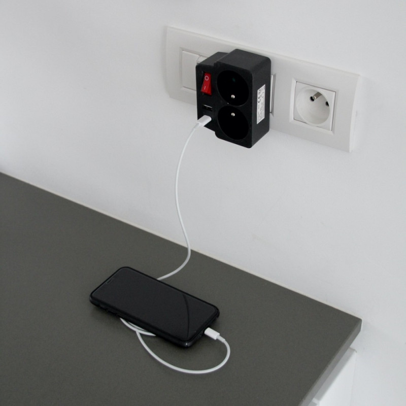 Domino 2 x 16 A et 2 USB avec interrupteur noir CHACON Domino 2 x 16 A et 2 USB avec interrupteur noir CHACON