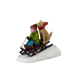 Figurine garçon et chien en luge LEMAX – Noël féerique