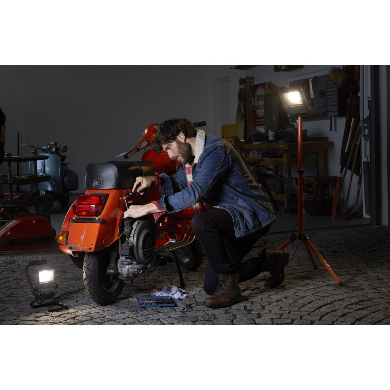 Projecteur LED Chantier 4500lm – Éclairage Puissant | LEDVANCE
 Projecteur LED Chantier 4500lm – Éclairage Puissant | LEDVANCE