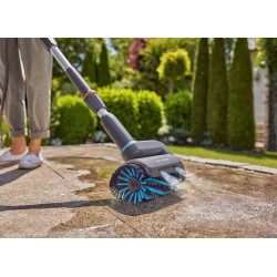 Nettoyeur de terrasse sur batterie AquaBrush Universal 18 V 2,5 Ah GARDENA Nettoyeur de terrasse sur batterie AquaBrush Universal 18 V 2,5 Ah GARDENA