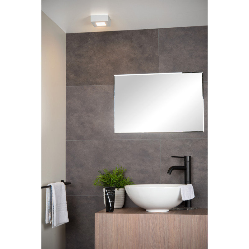 Plafonnier LED pour salle de bain Brice carré blanc 430 lm 8 W LUCIDE Plafonnier LED pour salle de bain Brice carré blanc 430 lm 8 W LUCIDE