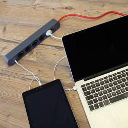 Multiprise 5 prises 2 USB avec interrupteur gris et rouge 1,5 m CHACON Multiprise 5 prises 2 USB avec interrupteur gris et rouge 1,5 m CHACON