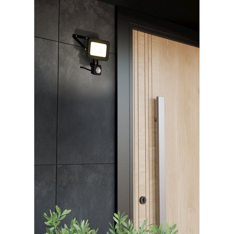 Projecteur LED extérieur Risacca EGLO avec détecteur noir | EGLO