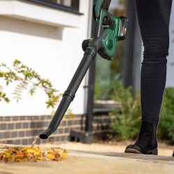 Souffleur sur batterie LeafBlower 18V-130 – Puissant et léger | BOSCH Souffleur sur batterie LeafBlower 18V-130 – Puissant et léger | BOSCH
