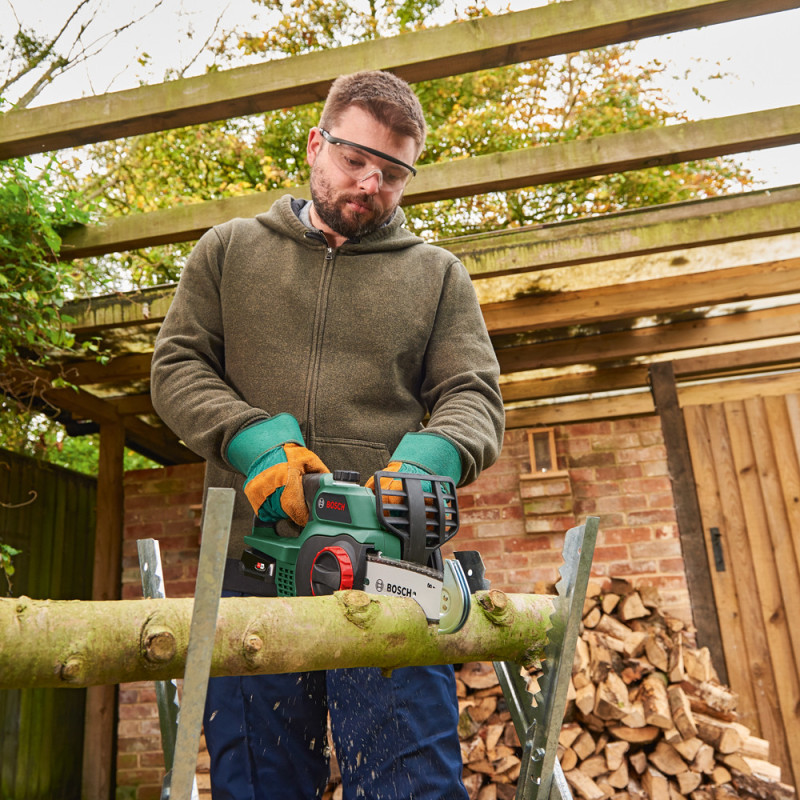 Tronçonneuse sur batterie Bosch Universal Chain 18 LI | BOSCH