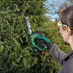 BOSCH Cisaille avancée 18V-10 : sculpte-haies & taille-herbes | BOSCH BOSCH Cisaille avancée 18V-10 : sculpte-haies & taille-herbes | BOSCH