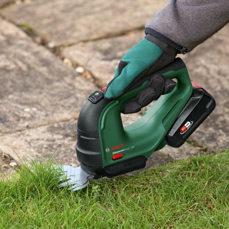 BOSCH Cisaille avancée 18V-10 : sculpte-haies & taille-herbes | BOSCH BOSCH Cisaille avancée 18V-10 : sculpte-haies & taille-herbes | BOSCH