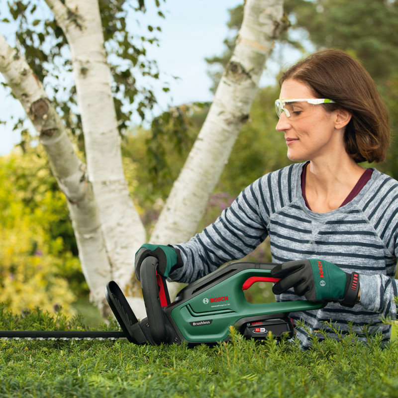 Taille-haie sur batterie Bosch Universal HedgeCut 18V-50 | BOSCH Taille-haie sur batterie Bosch Universal HedgeCut 18V-50 | BOSCH