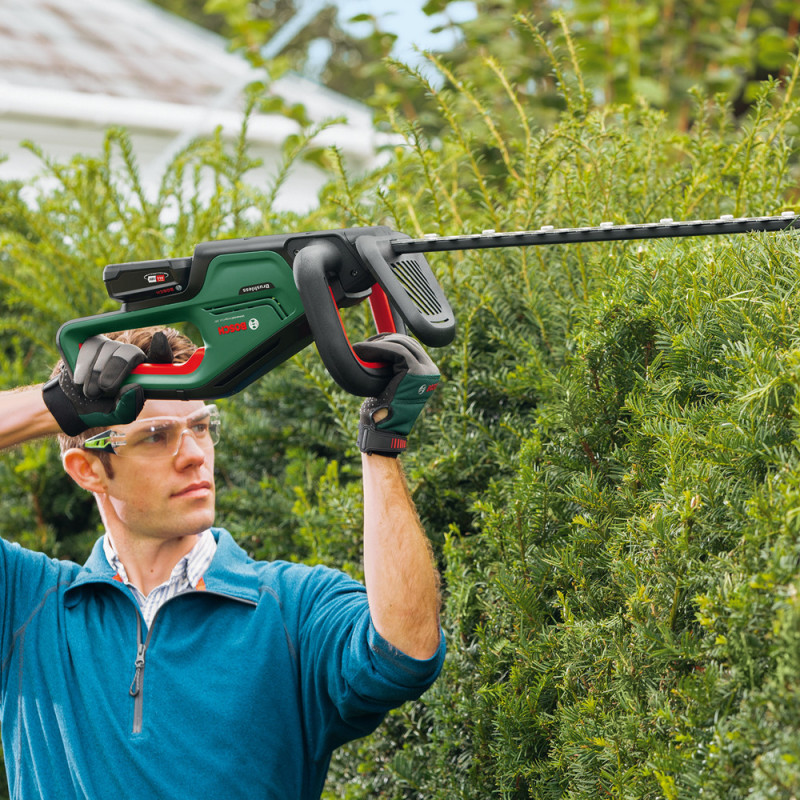 Taille-haie sur batterie Bosch Universal HedgeCut 18V-50 | BOSCH Taille-haie sur batterie Bosch Universal HedgeCut 18V-50 | BOSCH
