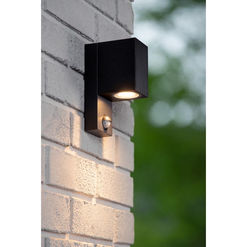 Applique extérieure Zaro carrée noire avec détecteur de mouvement GU10 7 W LUCIDE Applique extérieure Zaro carrée noire avec détecteur de mouvement GU10 7 W LUCIDE