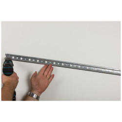 Rail de fixation pour meuble suspendu en acier zingué 2032 mm TEKNIBOX