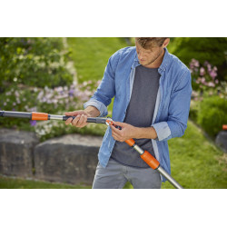 Manche-rallonge articulé à passage d'eau GARDENA