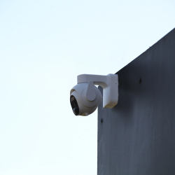 Caméra Wi-Fi rotative Solaire – Surveillance Extérieure | CHACON