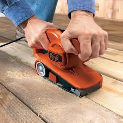 Ponceuse à bande KA86 – Ponçage près des bords | BLACK+DECKER
