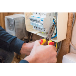 Pince à bec long coudée VDE 200 mm – Précision | STANLEY Pince à bec long coudée VDE 200 mm – Précision | STANLEY