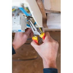 Pince à bec long coudée VDE 200 mm – Précision | STANLEY Pince à bec long coudée VDE 200 mm – Précision | STANLEY