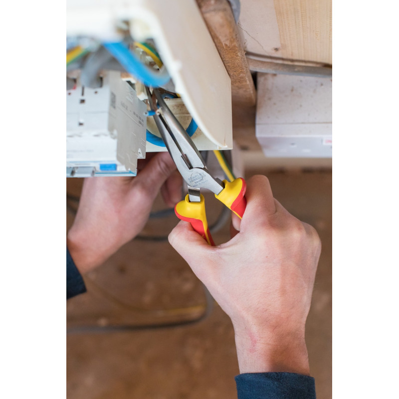 Pince à bec long coudée VDE 200 mm – Précision | STANLEY Pince à bec long coudée VDE 200 mm – Précision | STANLEY