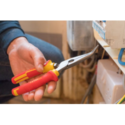 Pince à bec long coudée VDE 200 mm – Précision | STANLEY Pince à bec long coudée VDE 200 mm – Précision | STANLEY