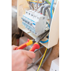 Pince plate à bec long VDE 210 mm STANLEY – Précision | STANLEY