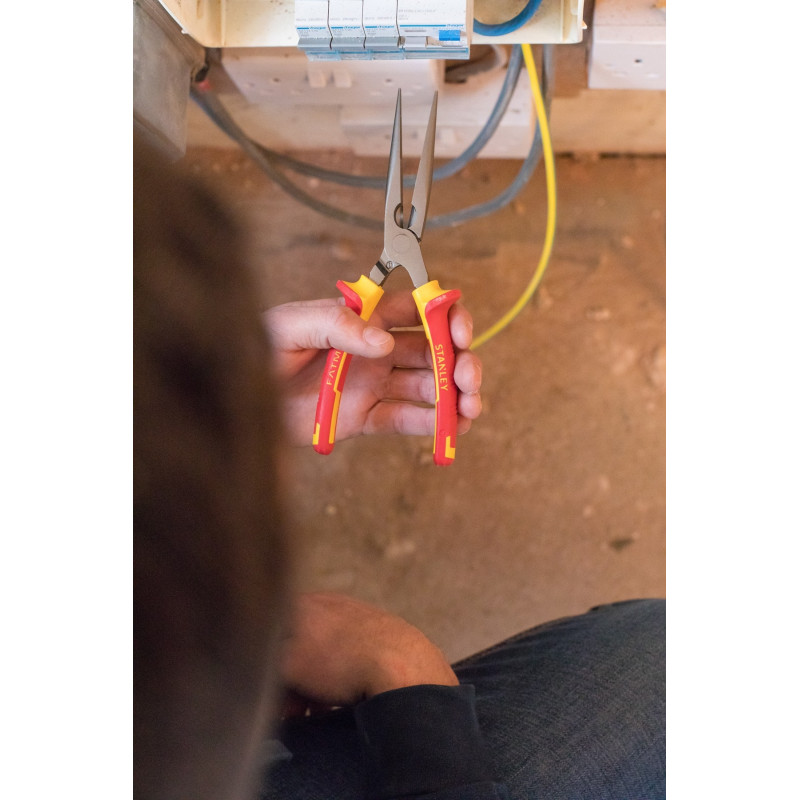 Pince plate à bec long VDE 210 mm STANLEY – Précision | STANLEY