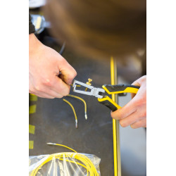 Pince à dénuder STANLEY Dynagrip 150mm – Dénudage Facile | STANLEY