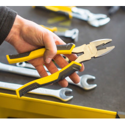 Pince universelle Dynagrip 180mm – Prise Ferme | STANLEY Pince universelle Dynagrip 180mm – Prise Ferme | STANLEY