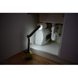 Lampe de travail LED RYOBI One+ – Éclairez vos projets | RYOBI Lampe de travail LED RYOBI One+ – Éclairez vos projets | RYOBI