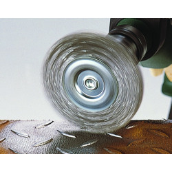 Brosse circulaire acier torsadé – Nettoyage puissant | WOLFCRAFT

