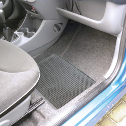 Tapis de sol voiture caoutchouc 50x35cm – Protection durable | CARPOINT