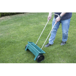 Épandeur 12L 50cm – Jardinage Facile | CONMETALL MEISTER Épandeur 12L 50cm – Jardinage Facile | CONMETALL MEISTER