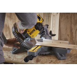 Scie à onglet sur batterie STANLEY FATMAX 18V 4Ah | STANLEY FATMAX Scie à onglet sur batterie STANLEY FATMAX 18V 4Ah | STANLEY FATMAX