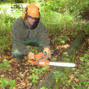 Casque forestier avec visière métallique