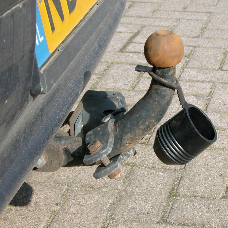 Cache rotule pour attache remorque
